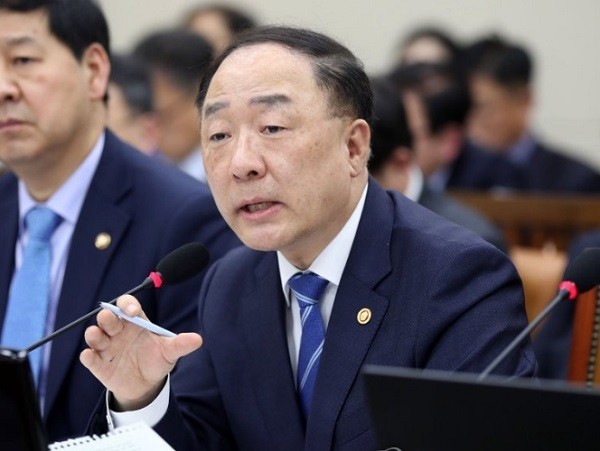 홍남기 부총리 겸 기획재정부 장관[출처=연합뉴스]