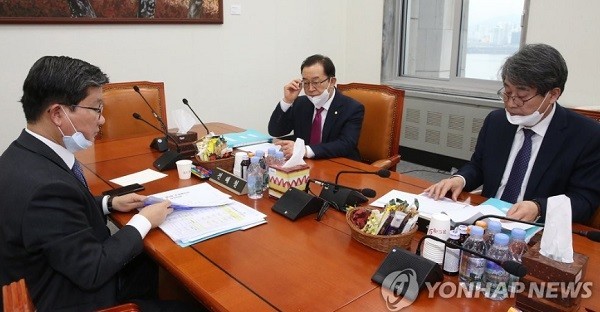 국회 예결위 더불어민주당 전해철 간사(왼쪽부터), 미래통합당 이종배 간사, 민생당 김광수 간사[출처=연합뉴스]
