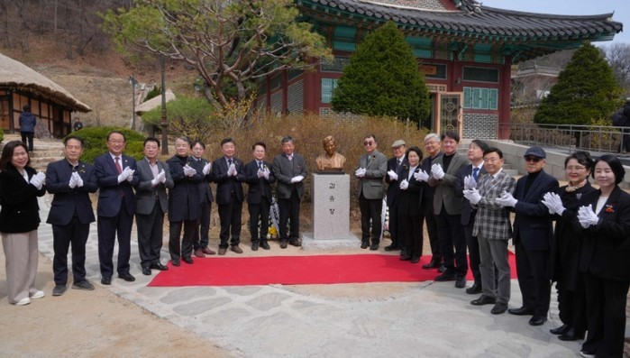 김유정 선생 제89주기 추모제 엄수,...