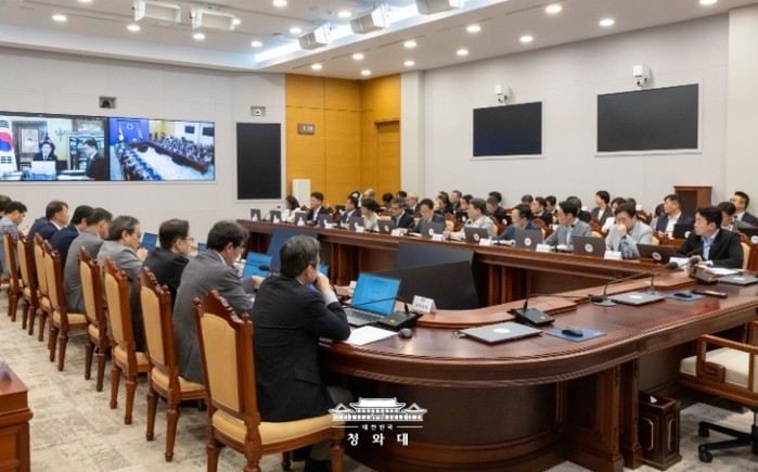 이재명 대통령, 유럽 현지 화상 대수...