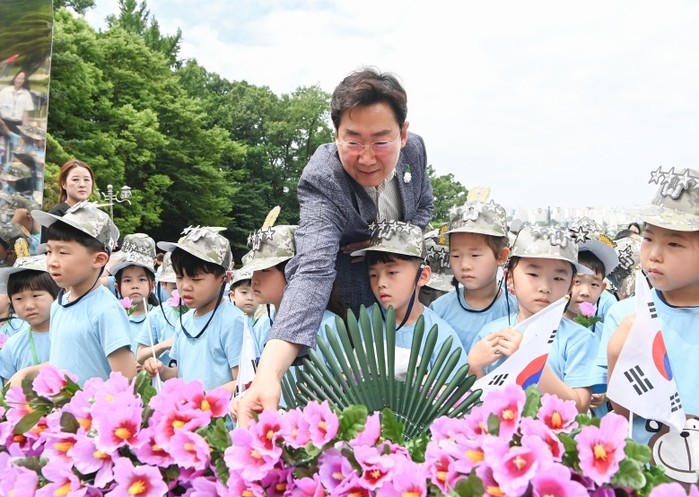 원주시, 제9회 어린이 무궁화 헌화 ...