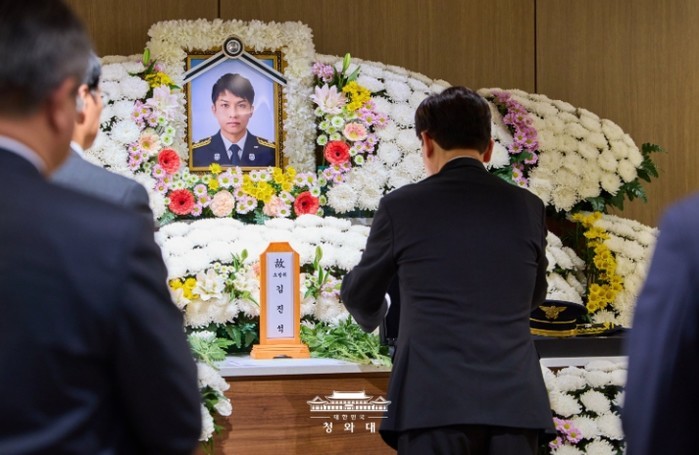 이재명 대통령, 순직 소방공무원 조문...