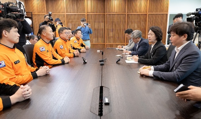 추미애 경기도지사, 도청사 찾은 현장...